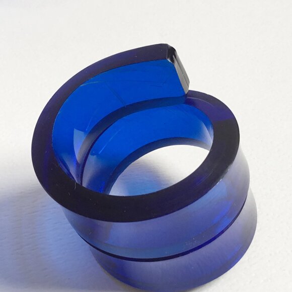 Postmodern Blue Transparent Lucite Plastic Double Twist Spiral Napkin Rings 6pcs - Picture 6 of 6